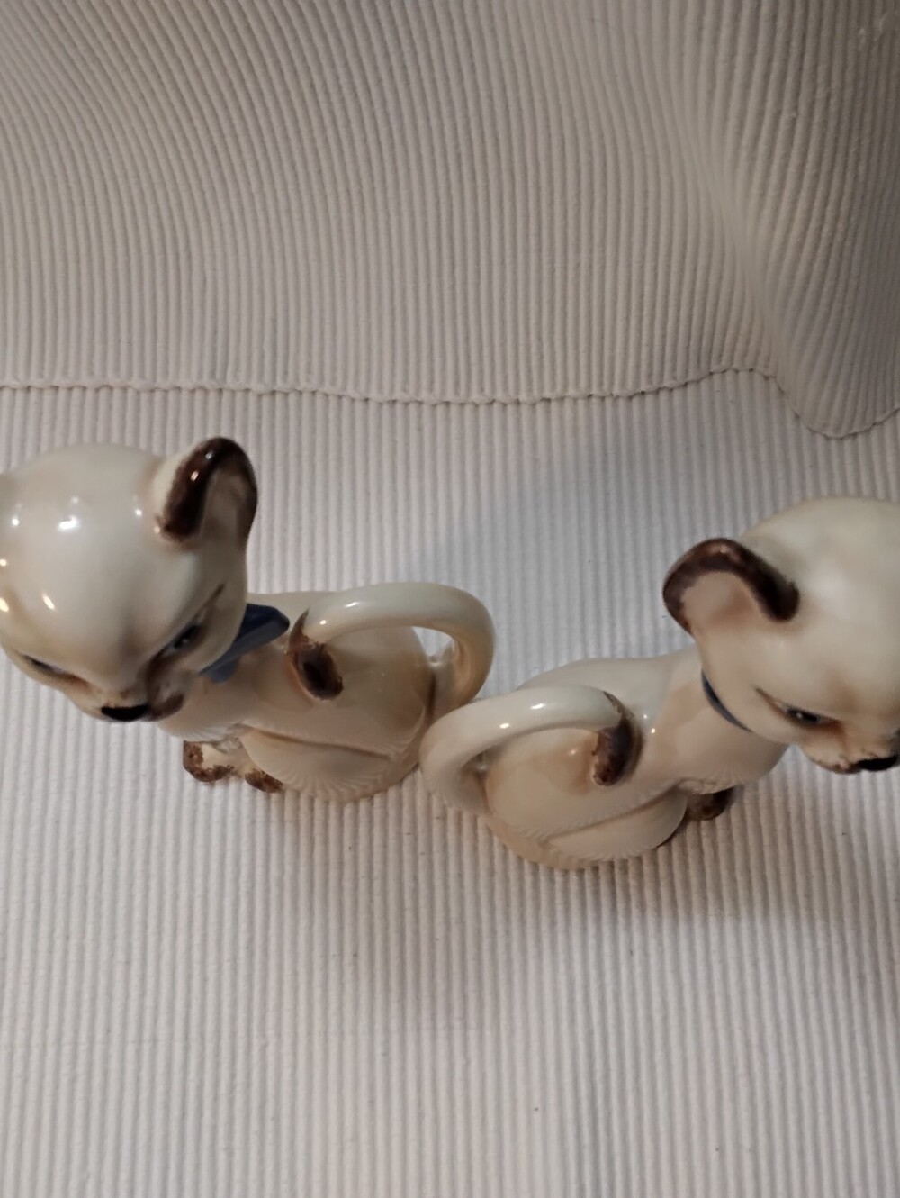 4026 Vintage Porcelain White and Blue Floral Cat Figurines Lot Of 4. - Picture 9 of 11